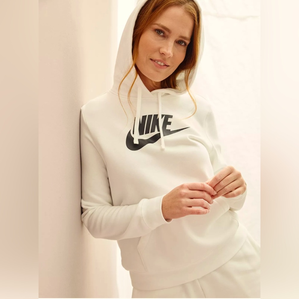 ✨NIKE WOMEN’S SPORTSWEAR CLUB LOGO FLEECE HOODIE • SIZE SMALL✨